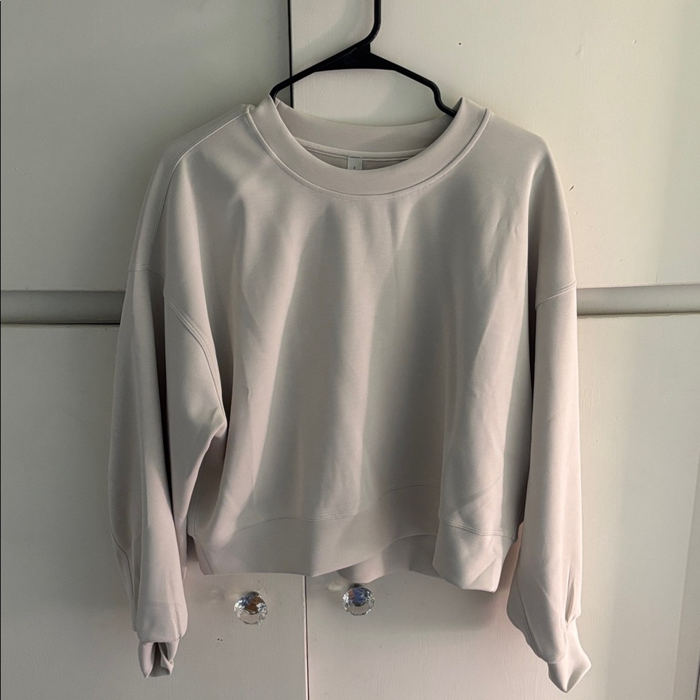 Softstreme Perfectly Oversized Cropped Crew Cream size 8
